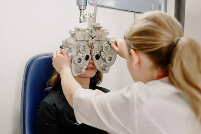 Edmonton eye testing centre optometrist